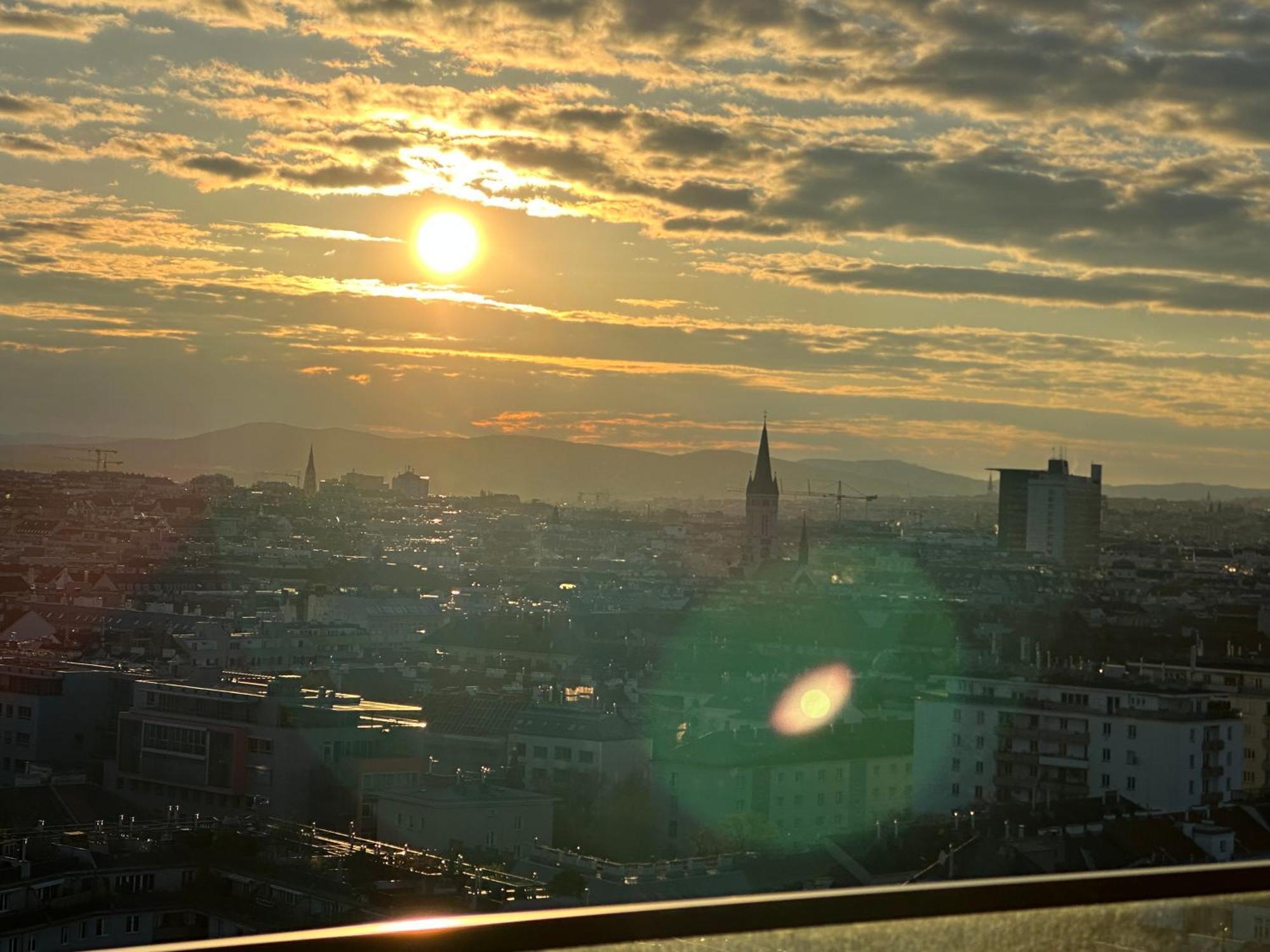Panorama Sky Apartment I Rooftop Pool I Metro Station Wien Exterior foto
