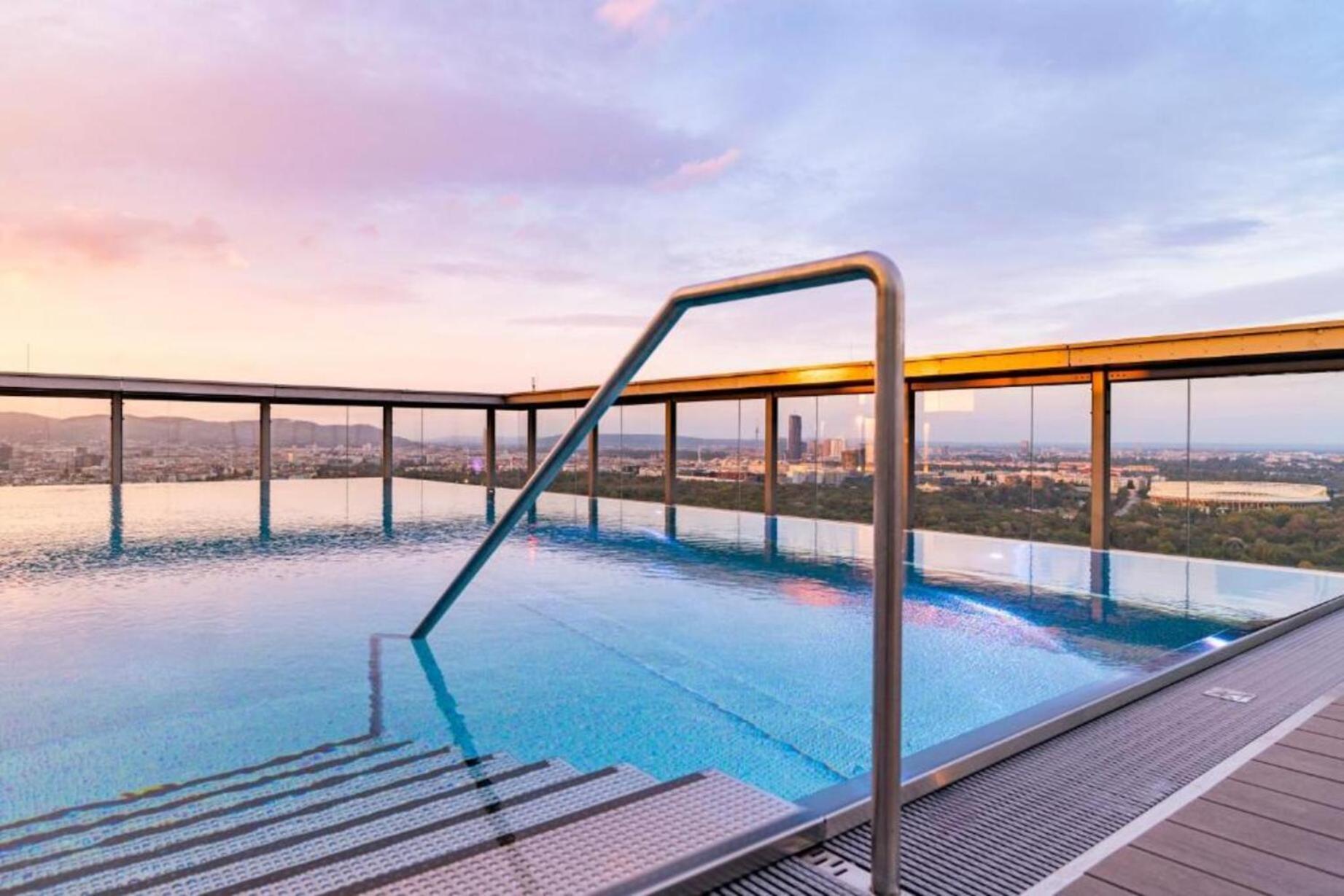 Panorama Sky Apartment I Rooftop Pool I Metro Station Wien Exterior foto