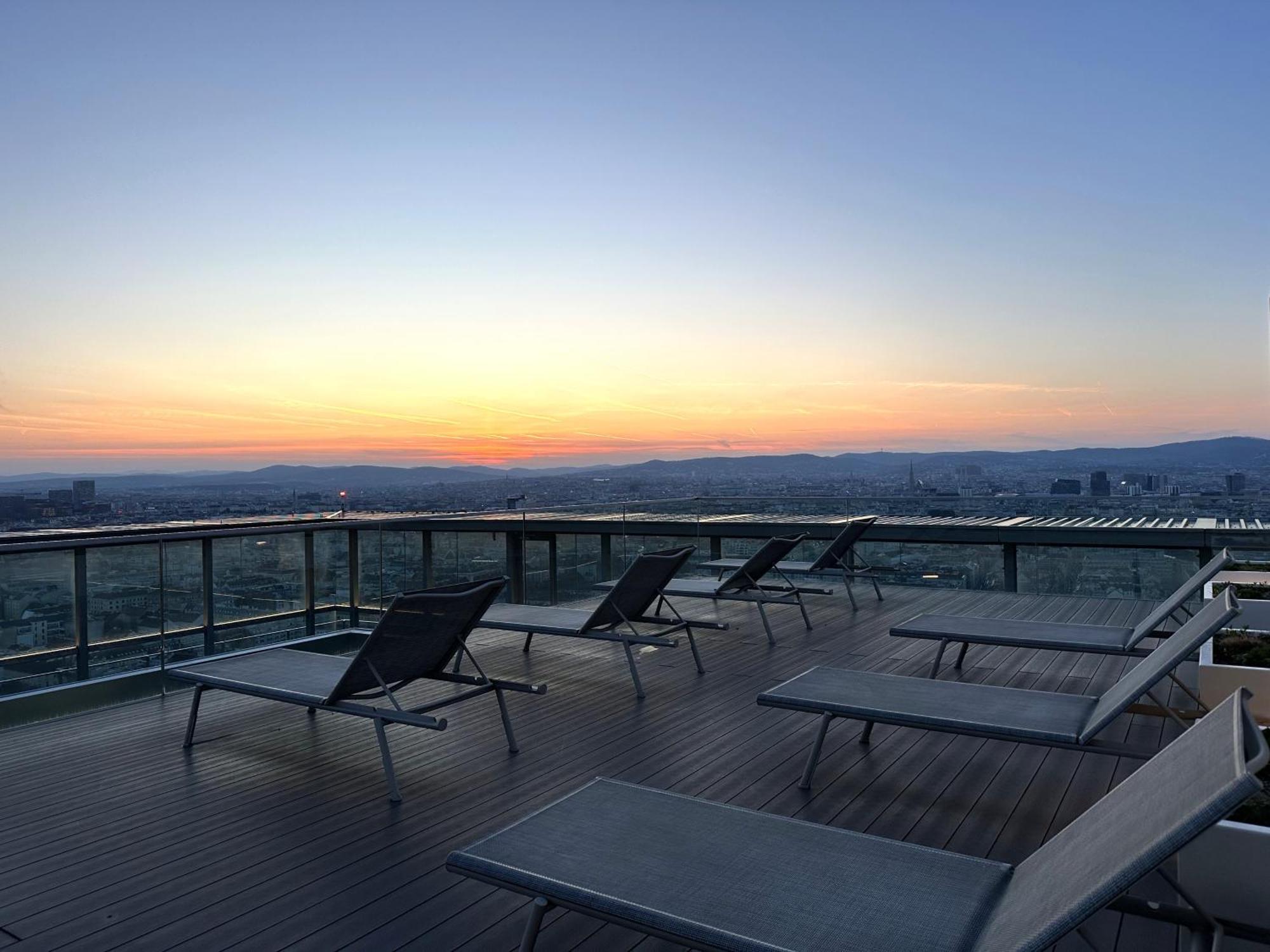 Panorama Sky Apartment I Rooftop Pool I Metro Station Wien Exterior foto