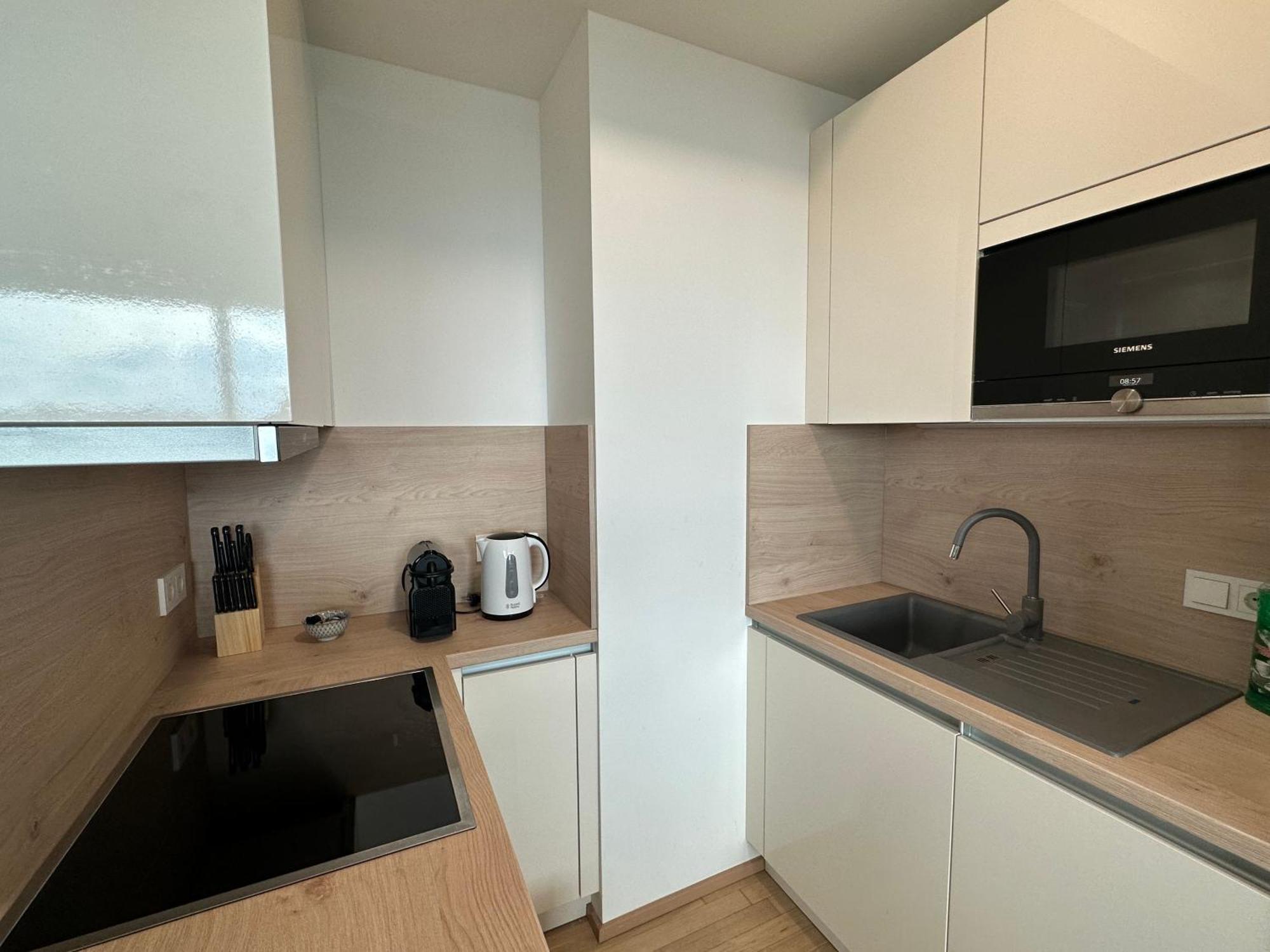 Panorama Sky Apartment I Rooftop Pool I Metro Station Wien Exterior foto