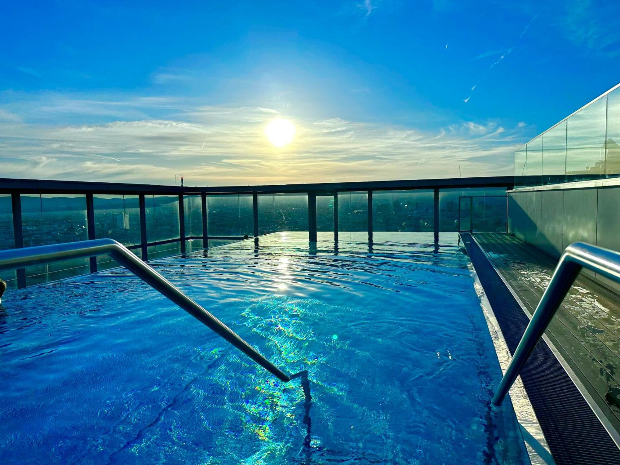 Panorama Sky Apartment I Rooftop Pool I Metro Station Wien Exterior foto