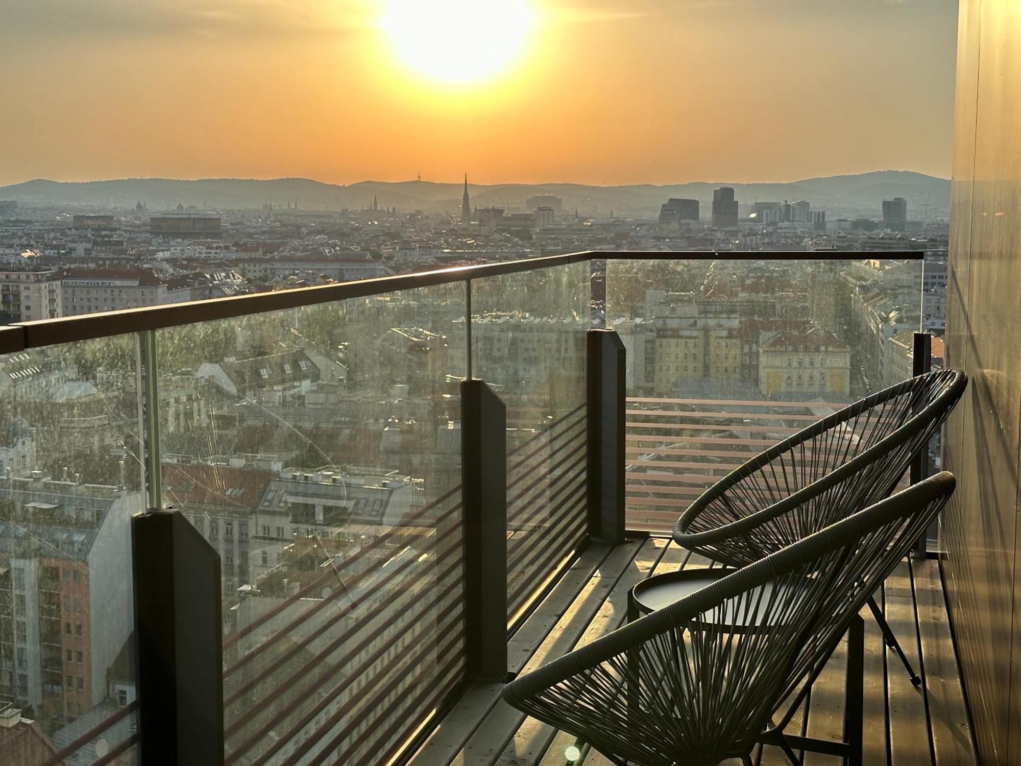 Panorama Sky Apartment I Rooftop Pool I Metro Station Wien Exterior foto