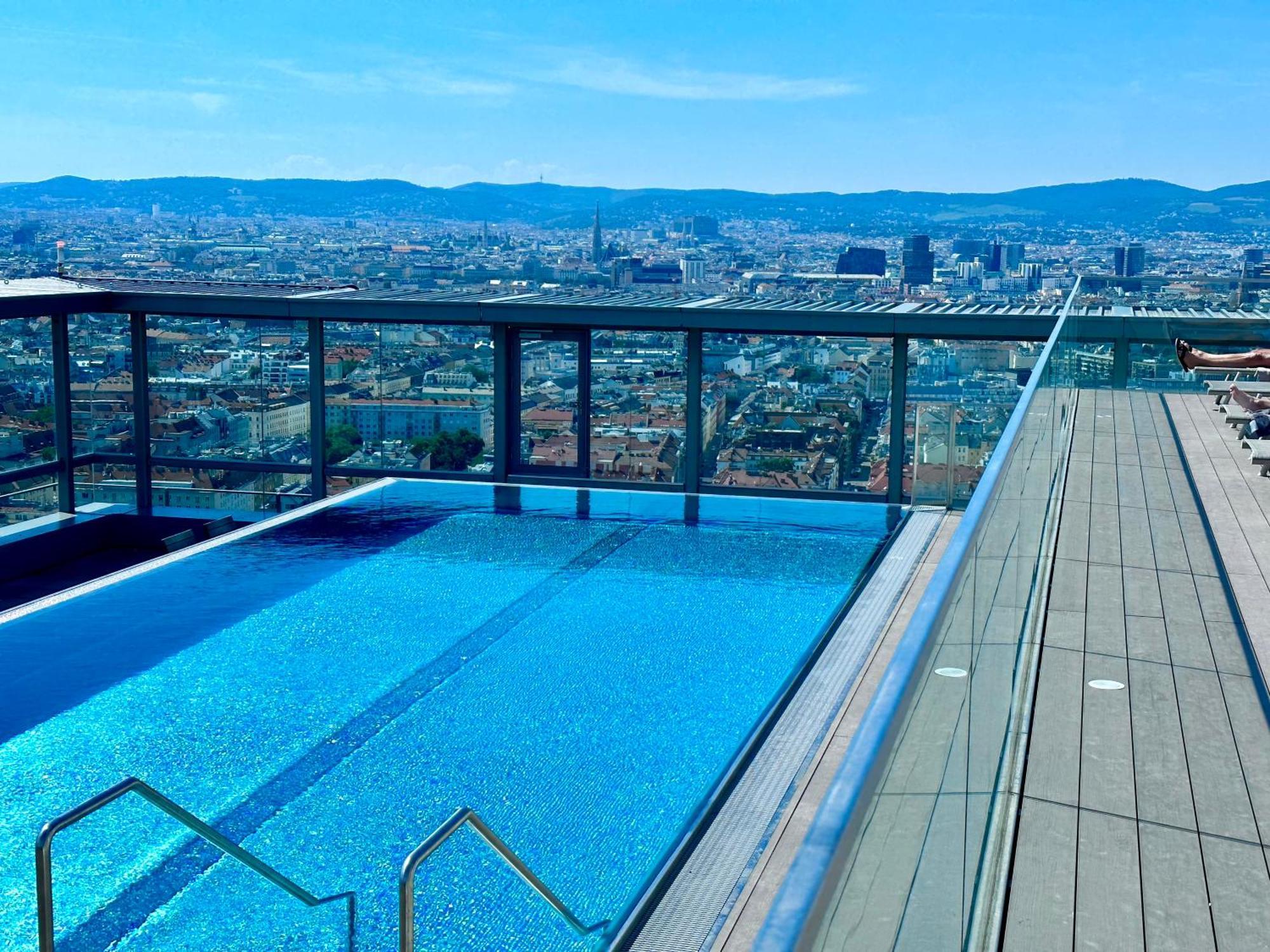 Panorama Sky Apartment I Rooftop Pool I Metro Station Wien Exterior foto